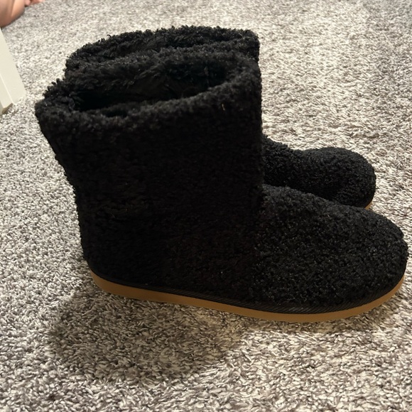 Old Navy women’s black shearling boots size 9 - Picture 4 of 7